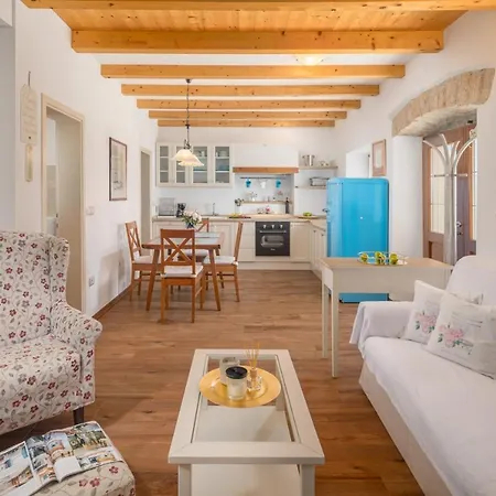 Casa *